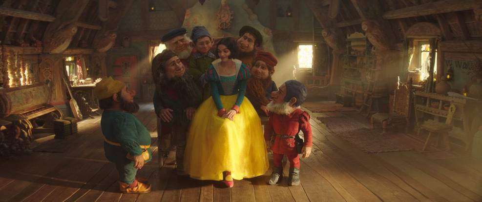 Brancea-de-Neve-e-os-setes-anoes Branca de Neve | Disney divulga imagem de Rachel Zegler e os sete "estranhos" anões